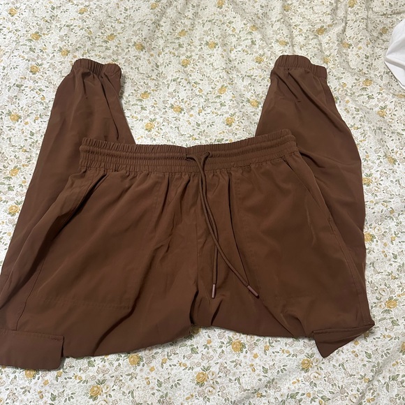 Old Navy Cargo Joggers - Picture 2 of 4